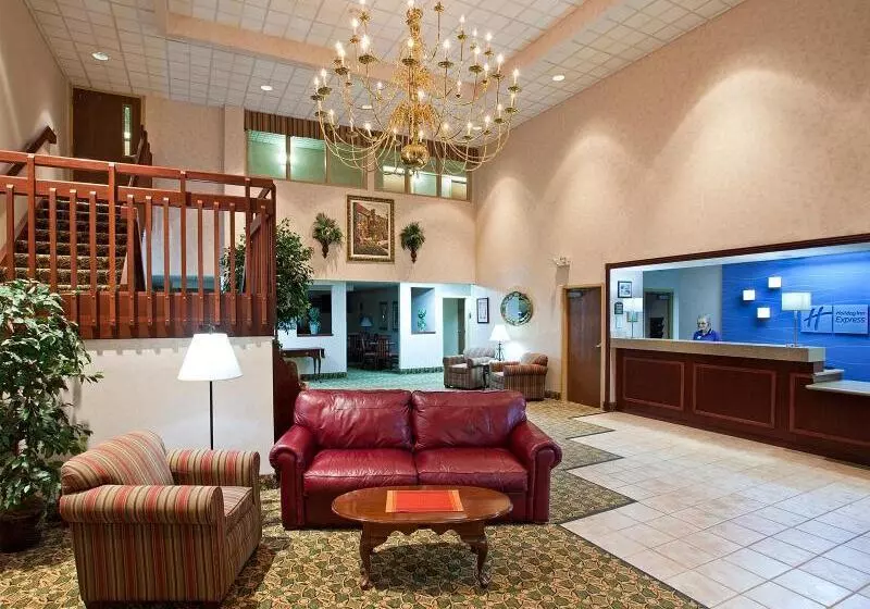 בית מלון כפרי Baymont Inn & Suites By Wyndham Findlay