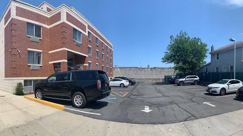 فندق Cresthaven Inn Jfk