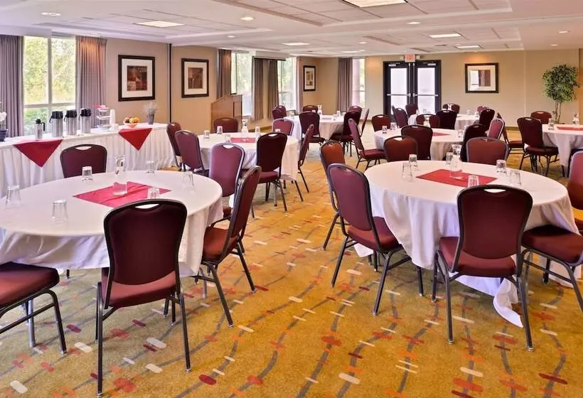 Holiday Inn Express Hotel & Suites Albany, An Ihg