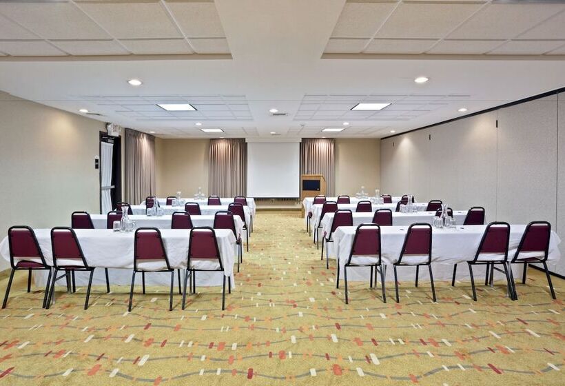 Holiday Inn Express Hotel & Suites Albany, An Ihg
