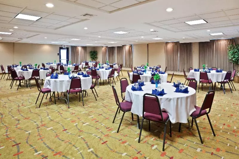 Holiday Inn Express Hotel & Suites Albany, An Ihg