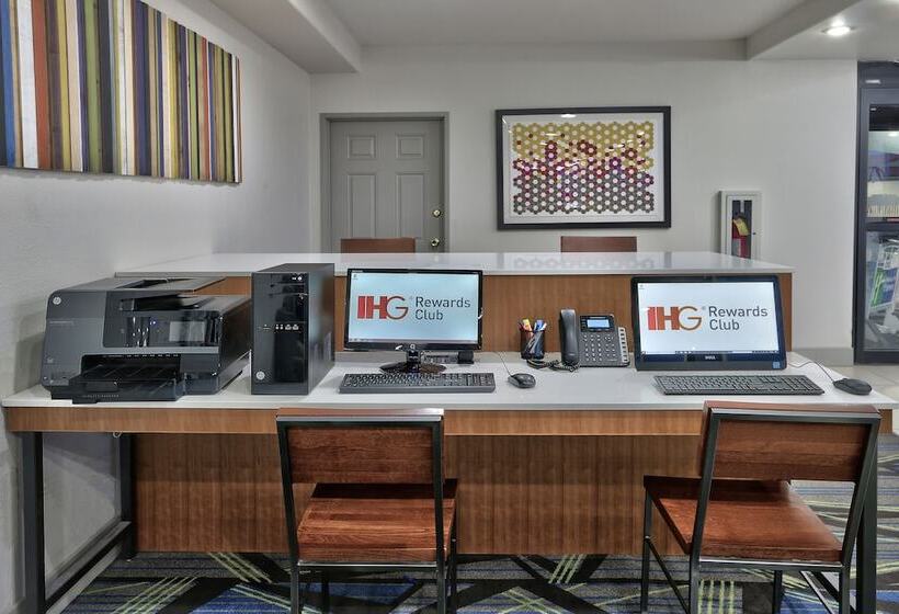 Отель Holiday Inn Express Santa Rosa, An Ihg