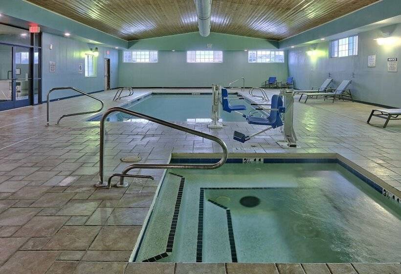 Отель Holiday Inn Express Santa Rosa, An Ihg