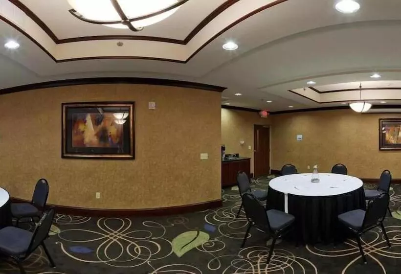 Отель Holiday Inn Express & Suites Poteau, An Ihg