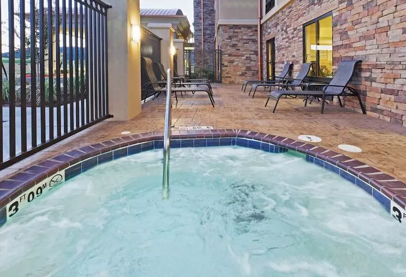 Отель Holiday Inn Express & Suites Poteau, An Ihg