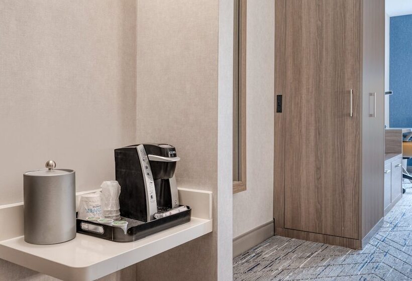 호텔 Holiday Inn Express & Suites Wadsworth, An Ihg