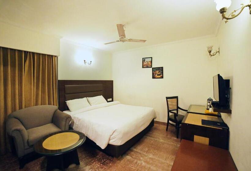 فندق Meraden Grand