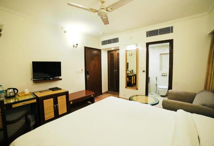 فندق Meraden Grand