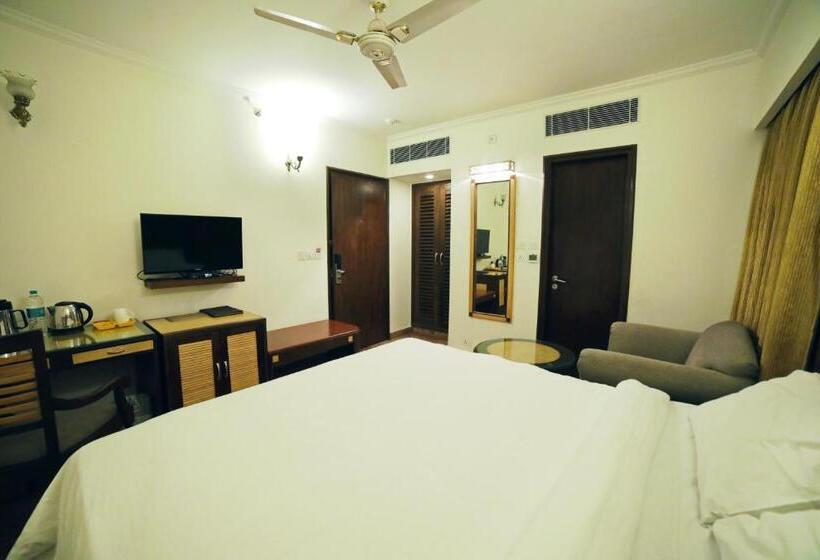 فندق Meraden Grand