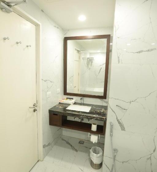 فندق Meraden Grand