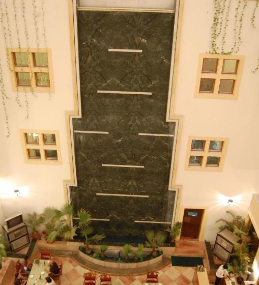 فندق Meraden Grand