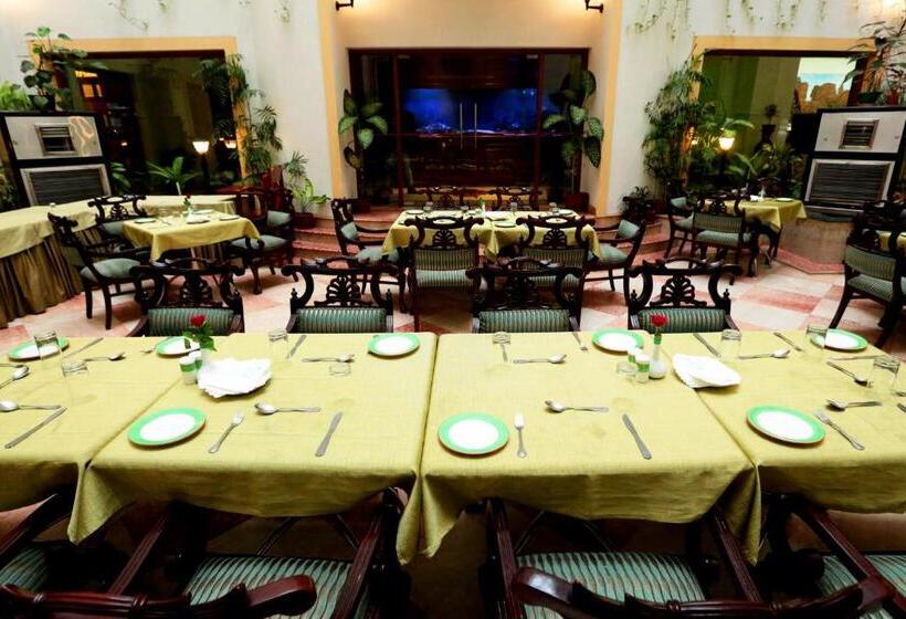 فندق Meraden Grand