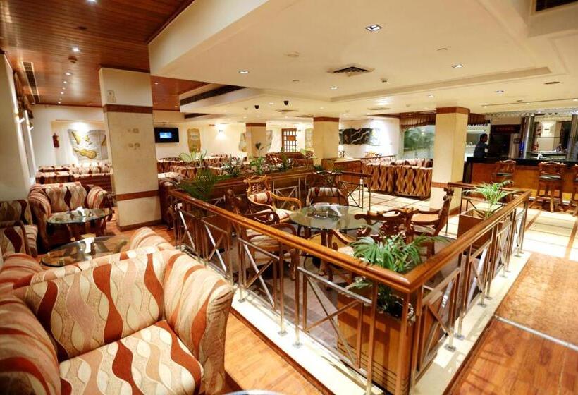 فندق Meraden Grand