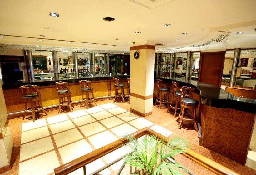 فندق Meraden Grand