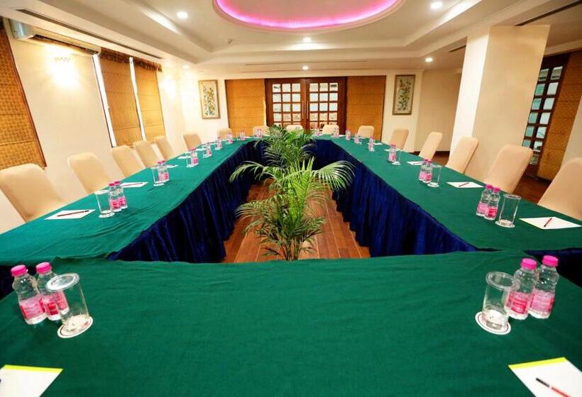 فندق Meraden Grand