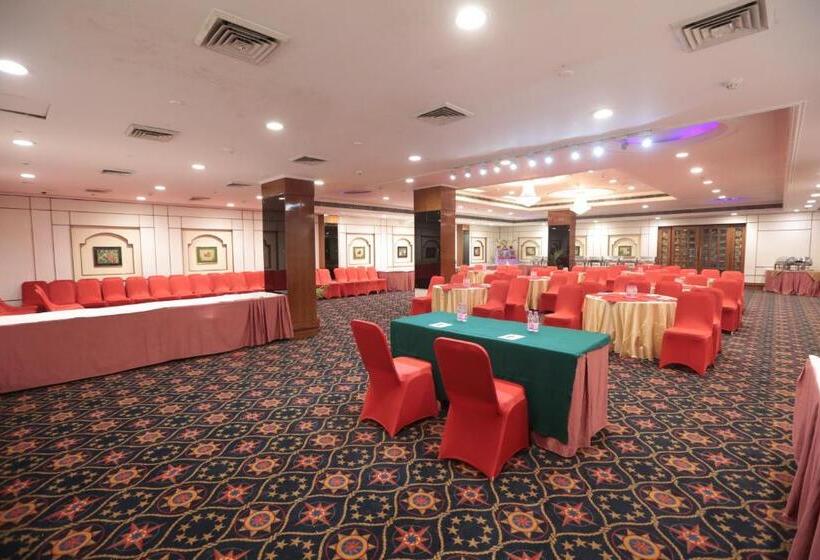 فندق Meraden Grand