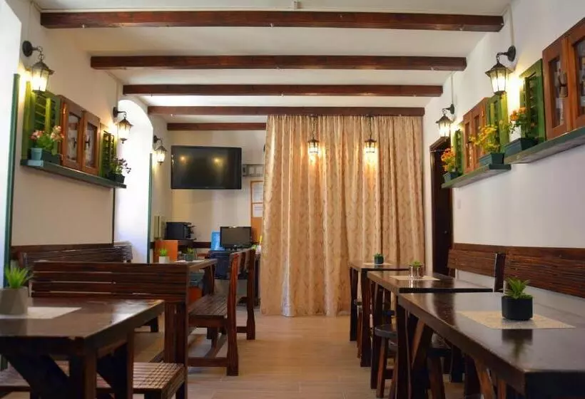 هاستل Montenegro Backpackers Home Kotor