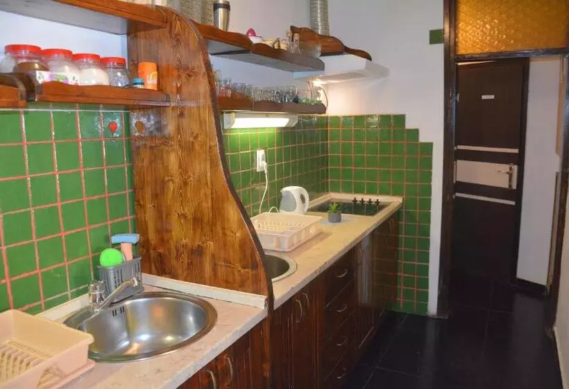 هاستل Montenegro Backpackers Home Kotor