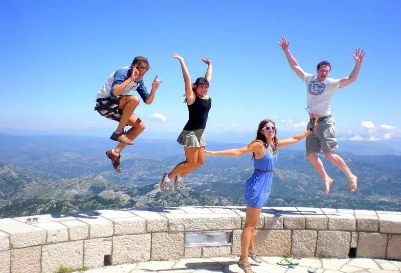 هاستل Montenegro Backpackers Home Kotor
