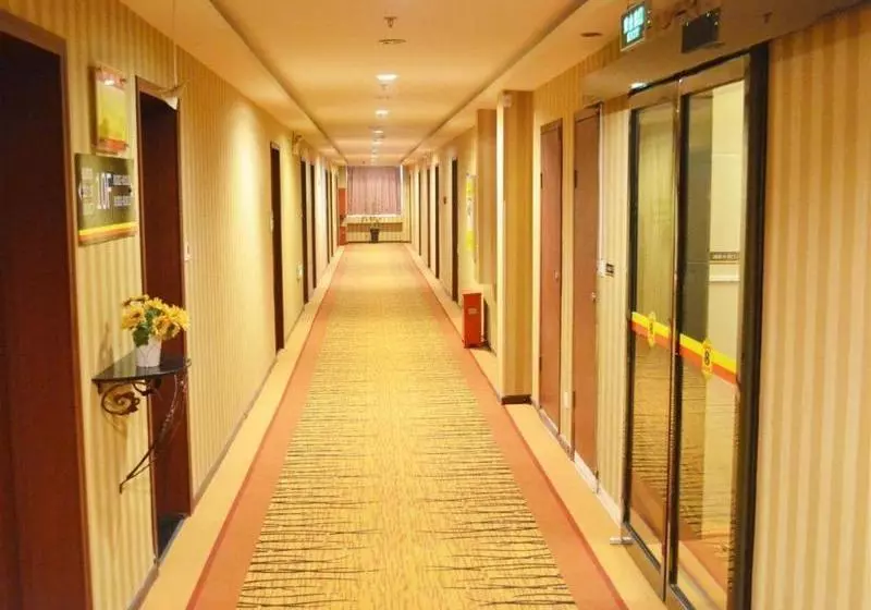 Super 8 Hotel Luoyang Peony Square