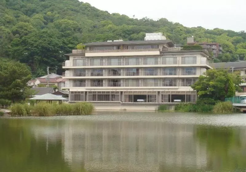 Aamiaismajoitus (B&B) Kotobukirou Rinsuitei