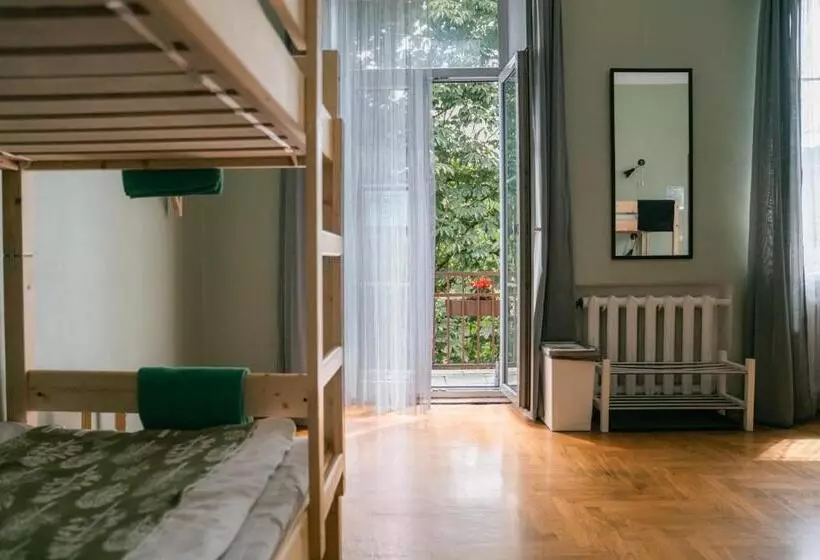 Downtown Forest Hostel & Camping