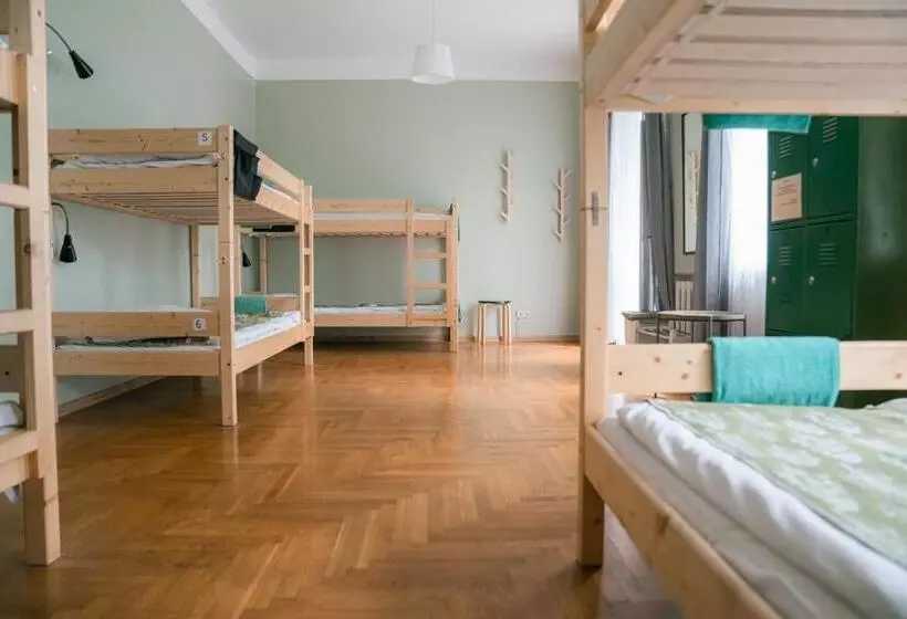 Downtown Forest Hostel & Camping