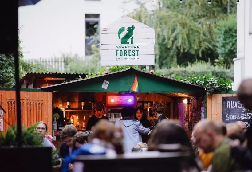 Downtown Forest Hostel & Camping