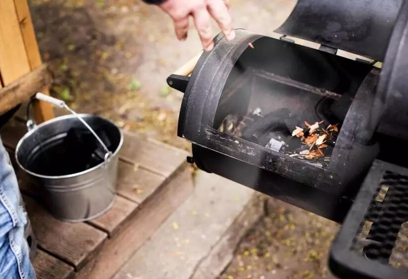 Downtown Forest Hostel & Camping