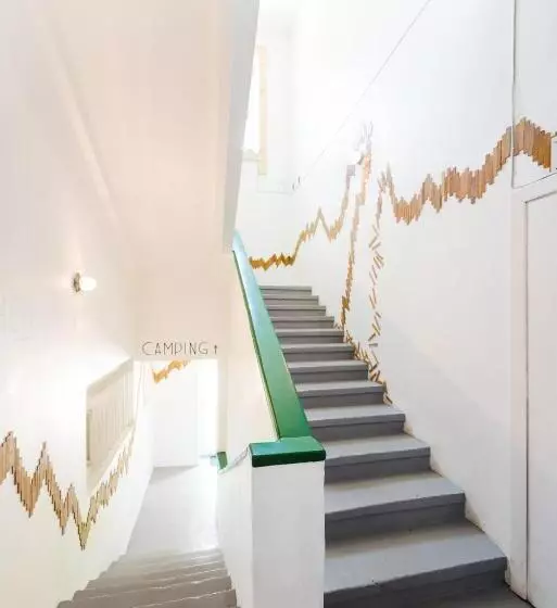 Downtown Forest Hostel & Camping