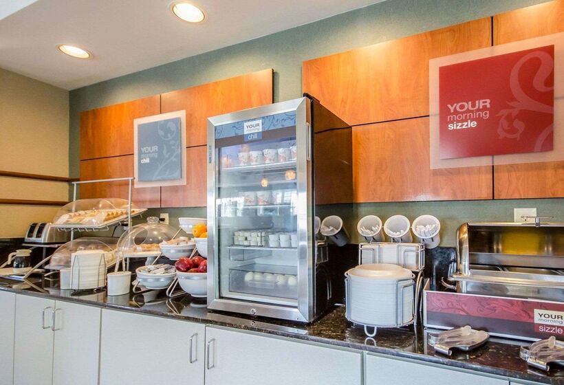 فندق Comfort Suites