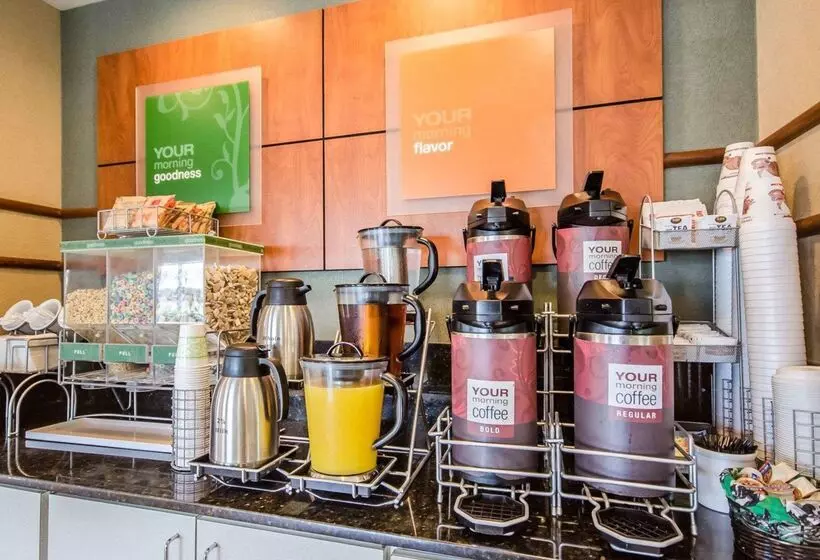 فندق Comfort Suites