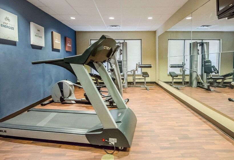 فندق Comfort Suites