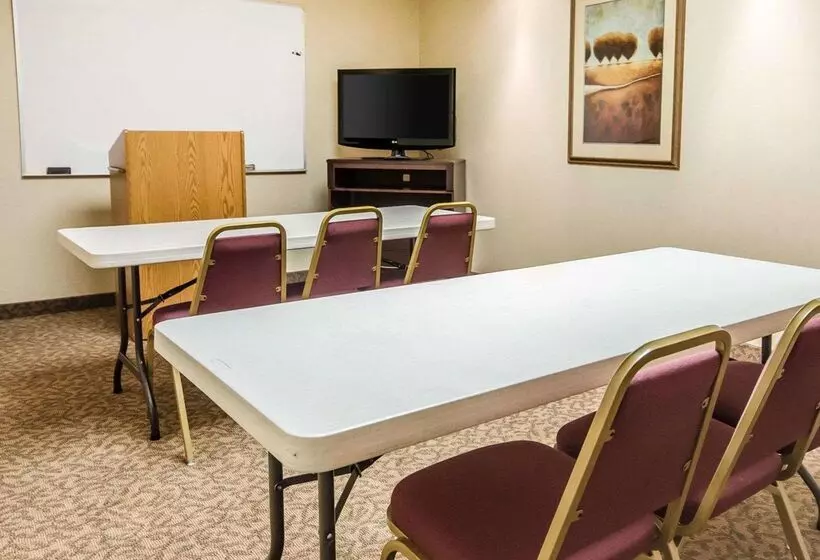 فندق Comfort Suites