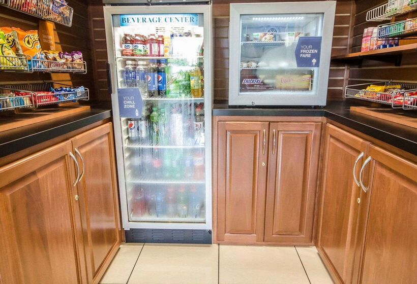 فندق Comfort Suites