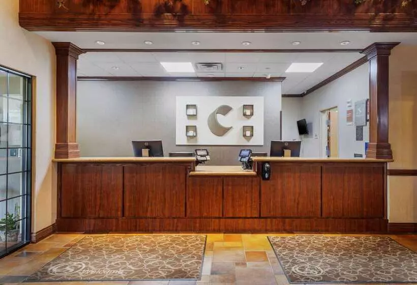 Otel Comfort Suites Marshall