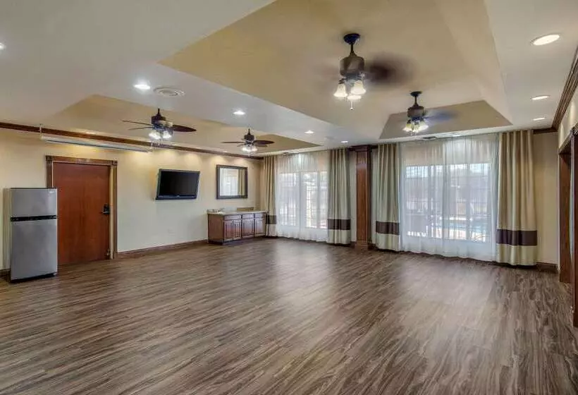 Otel Comfort Suites Marshall