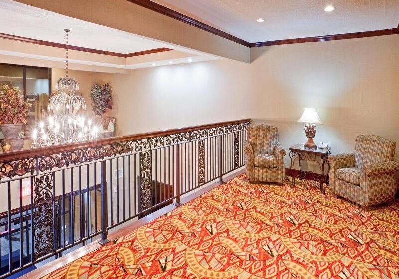 Holiday Inn Express Hotel & Suites Mount Pleasant, An Ihg