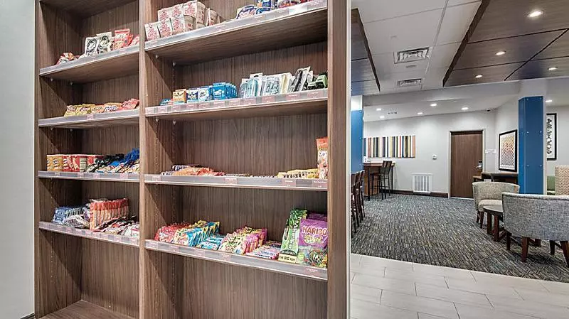 Holiday Inn Express Hotel & Suites Mount Pleasant, An Ihg