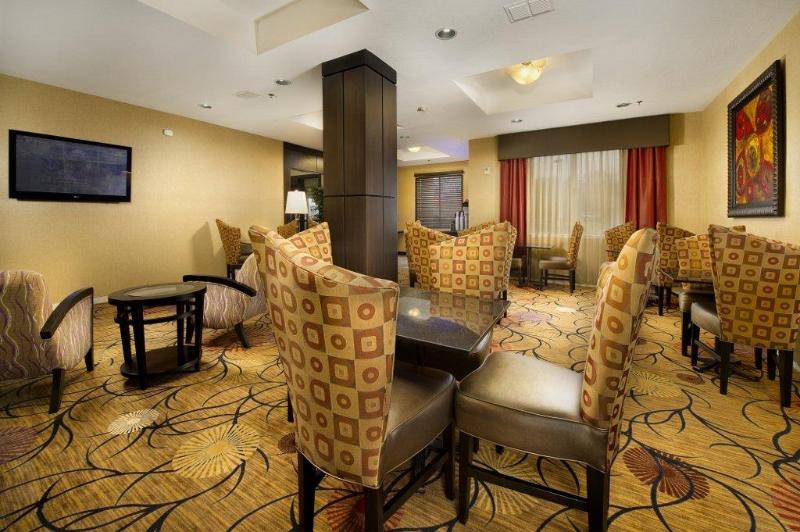 Holiday Inn Express Hotel & Suites Mount Pleasant, An Ihg