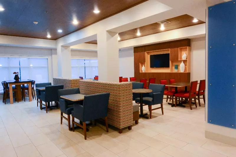 Holiday Inn Express Hotel & Suites New Boston, An Ihg