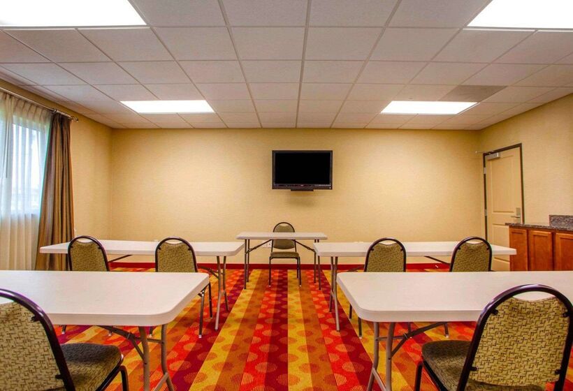 호텔 Suburban Studios Cedar Falls