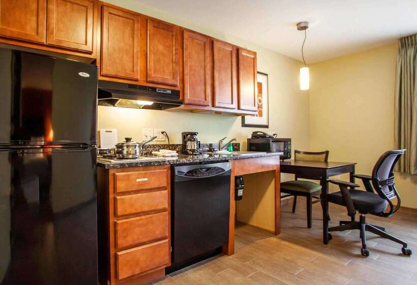 호텔 Suburban Studios Cedar Falls