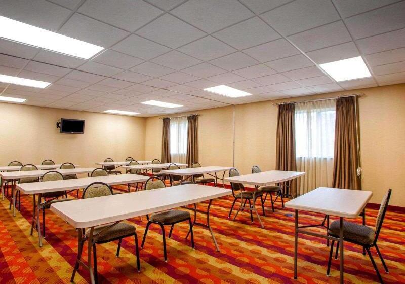 호텔 Suburban Studios Cedar Falls