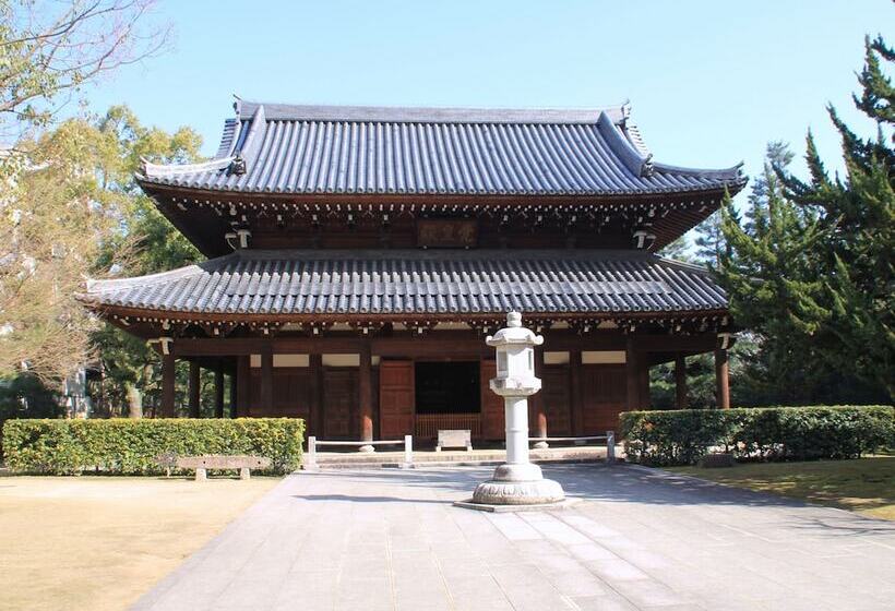 Отель Toyoko Inn Hakata-guchi Ekimae