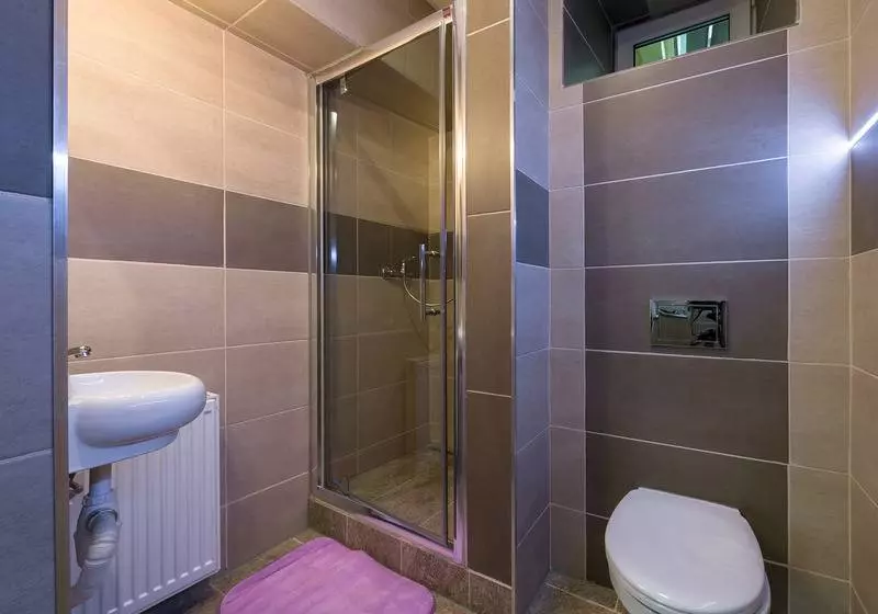 هاستل Queen Apartments