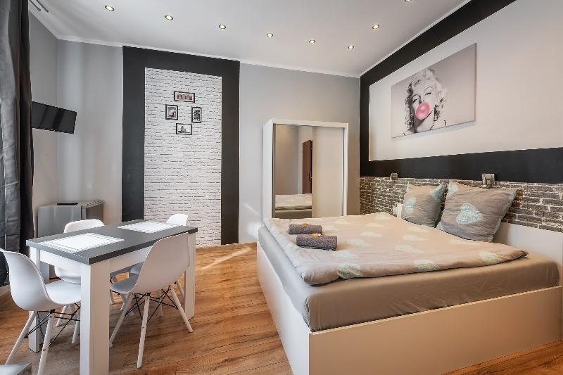 הוסטל Queen Apartments