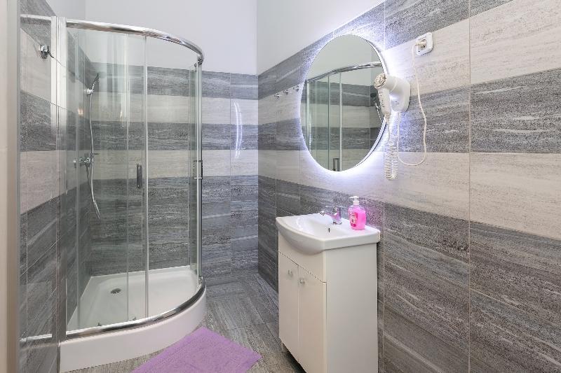 הוסטל Queen Apartments