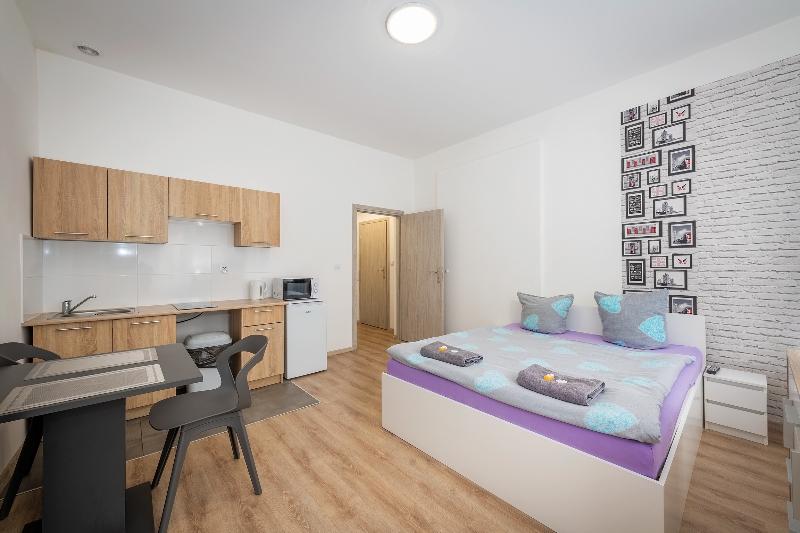 הוסטל Queen Apartments