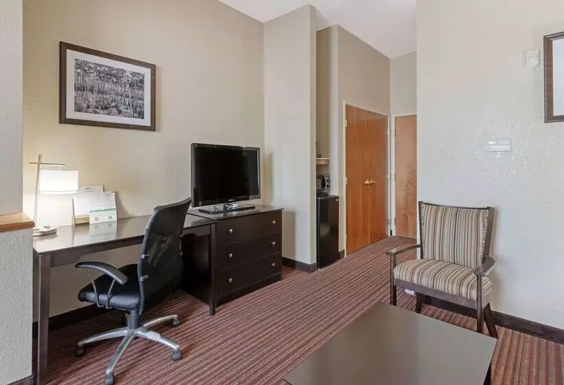 Отель Best Western Plus Bradbury Inn And Suites